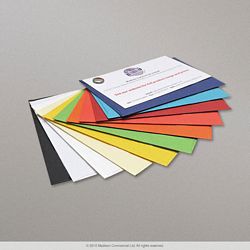 Värillinen kolmiosulkimella kirjekuori - värivalikoima