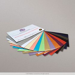 Helmiäissävyiset paperikirjekuoret - värivalikoima